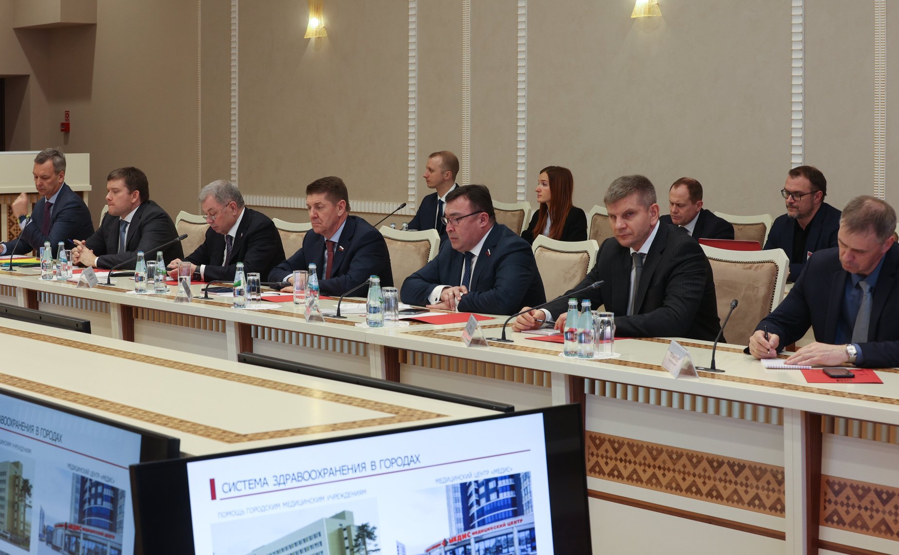 В ходе рабочей поездки в Ханты-Мансийский автономный округ – Югру Валентина Матвиенко провела совещание по вопросам деятельности ПАО «Лукойл» в ХМАО