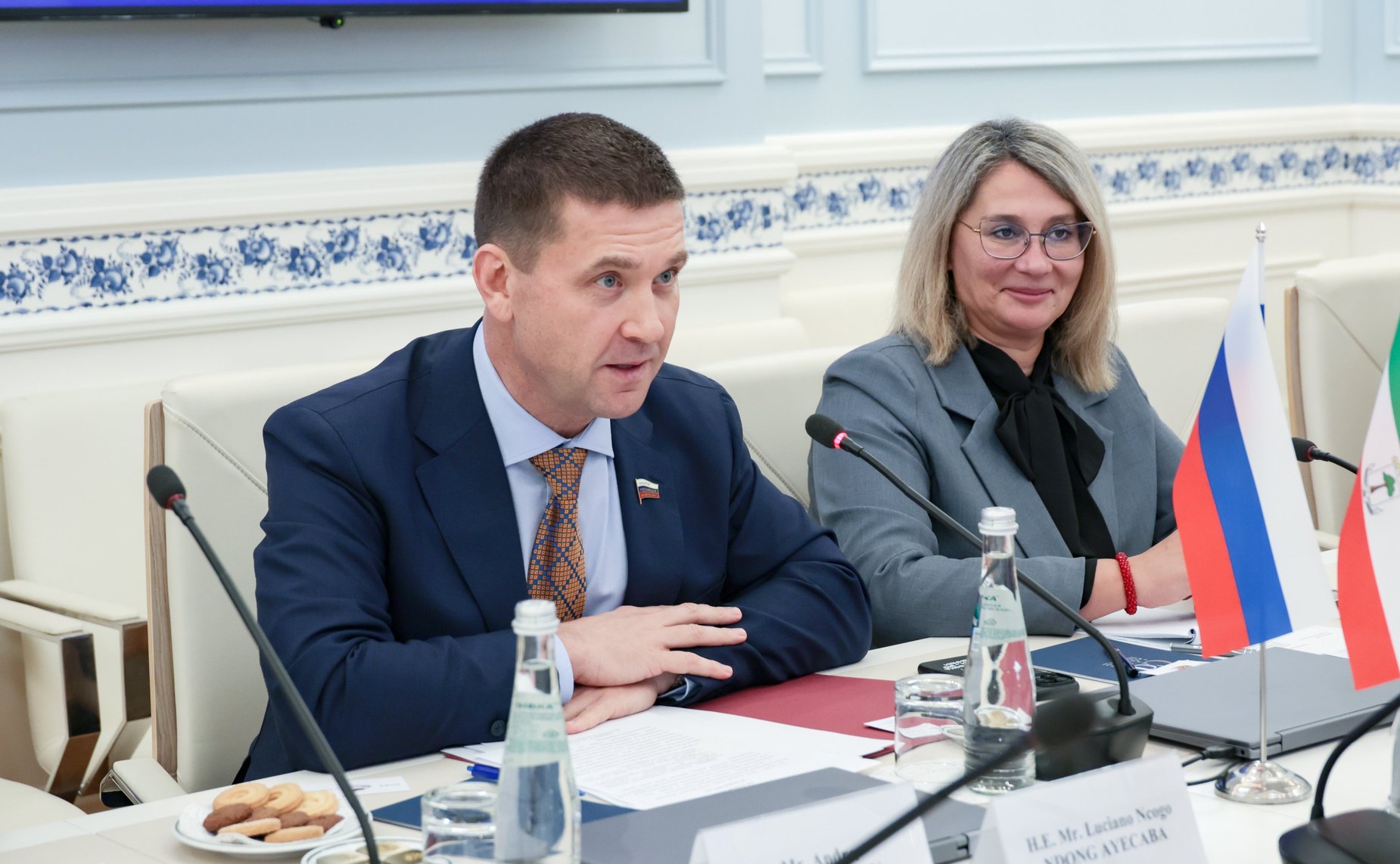 Встреча члена Комитета СФ по социальной политике .Андрея Чернышева с Чрезвычайным и Полномочным Послом Республики Экваториальная Гвинея в Российской Федерации Лусиано Айекабой