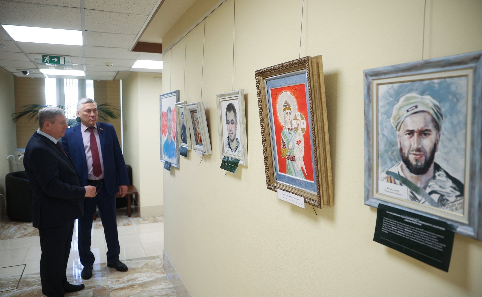 В Совете Федерации открылась выставка «Мой Герой», посвященная российским воинам — участникам СВО