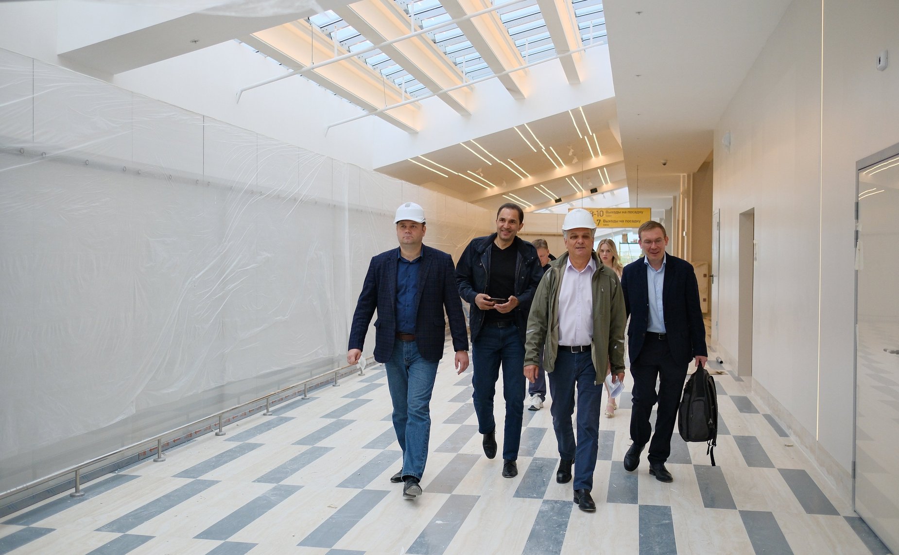 Андрей Хапочкин проверил ход строительства аэропорта в Южно-Сахалинске