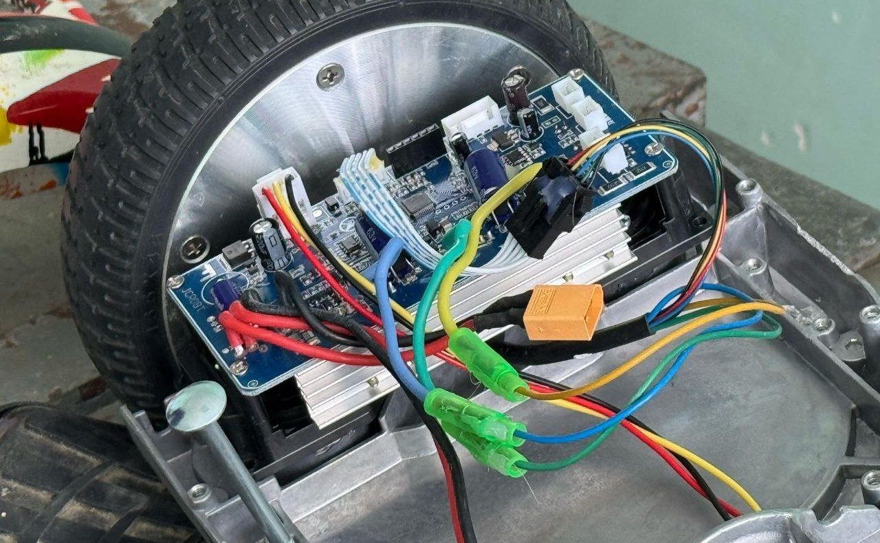 Андрей Хапочкин ознакомился с уникальным проектом, разработанным силами коллектива учебного заведения и волонтерской группы «Верность долгу»