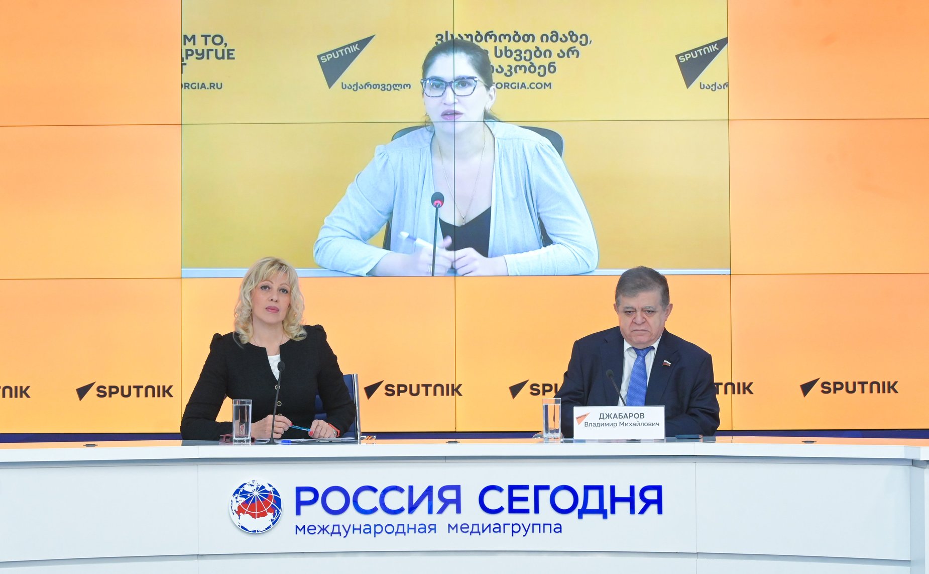 Видеомост с участием первого заместителя председателя Комитета СФ по международным делам Владимира Джабарова по актуальной международной повестке и вопросам сотрудничества России со странами ближнего зарубежья