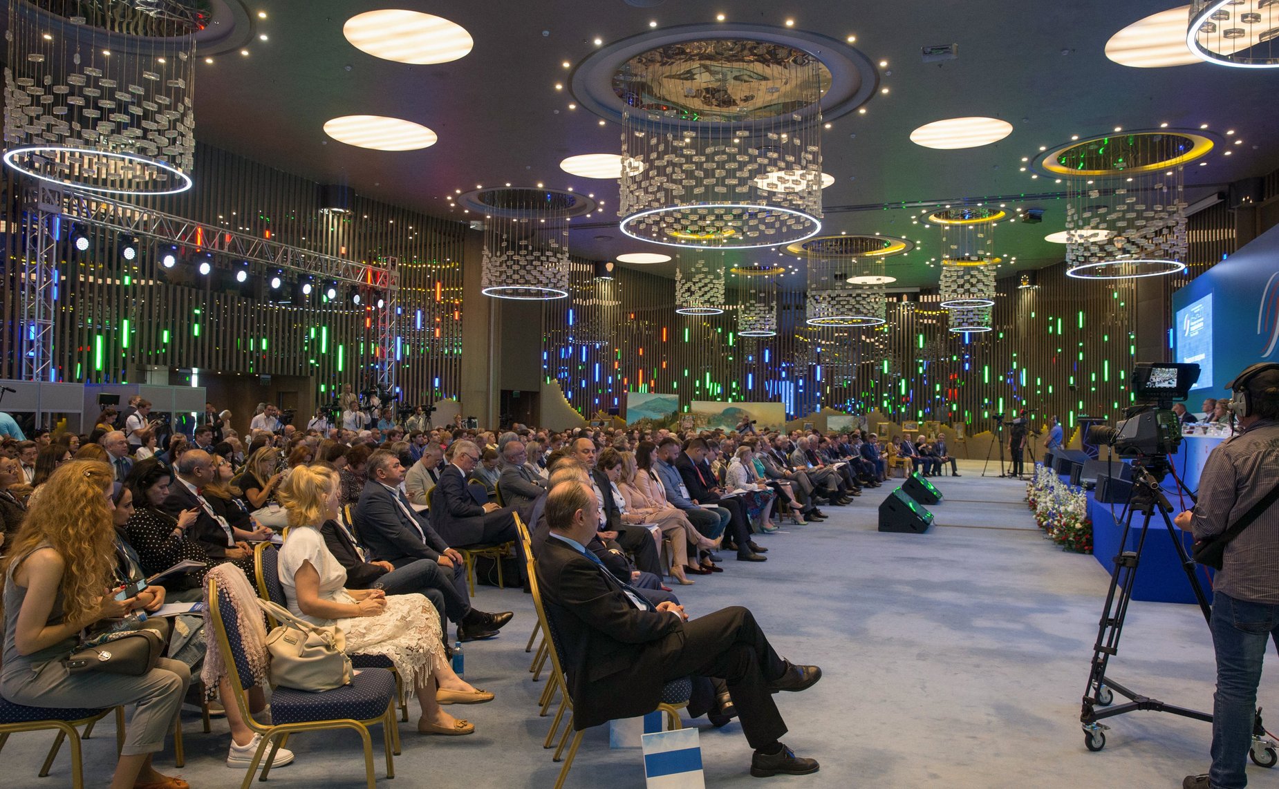 Пленарное заседание V Международного гуманитарного Ливадийского форума