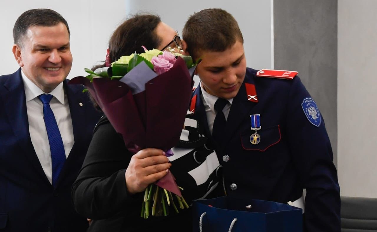 В канун празднования Дня народного единства четыре юных жителя Ленинградской области удостоены наград VIII ежегодной премии «Дети-герои» за проявленное личное мужество