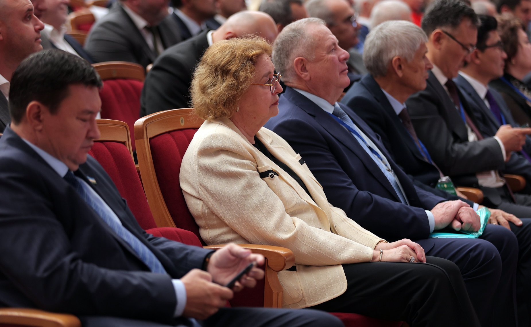 Пленарное заседание «Социально-экономические аспекты развития горных территорий». Принятие итоговой резолюции форума (Горный форум)