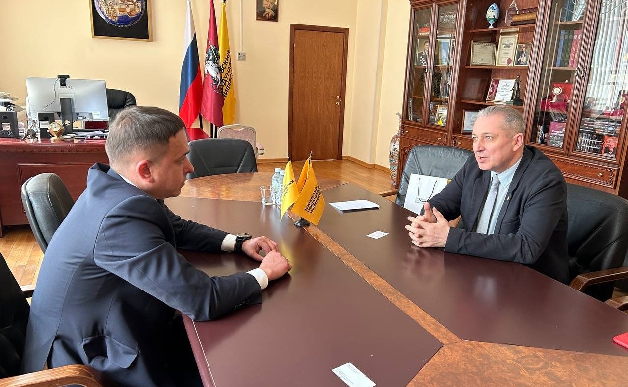 Айрат Гибатдинов встретился со студентами Московского международного университета