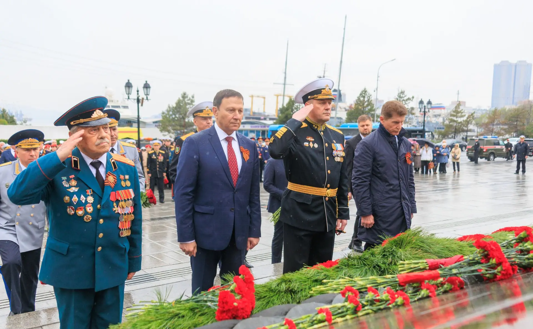 Александр Ролик принял участие в памятных и торжественных мероприятиях, посвящённых празднованию 81-й годовщины Победы в Великой Отечественной войне, прошедших во Владивостоке и Артёме