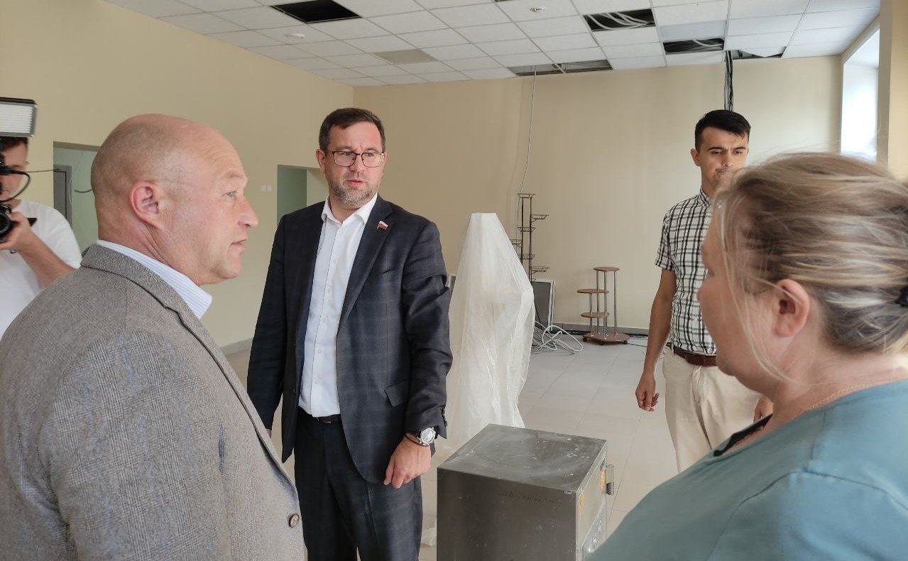 Николай Владимиров в рамках работы в регионе проконтролировал ход капитального ремонта образовательных учреждений