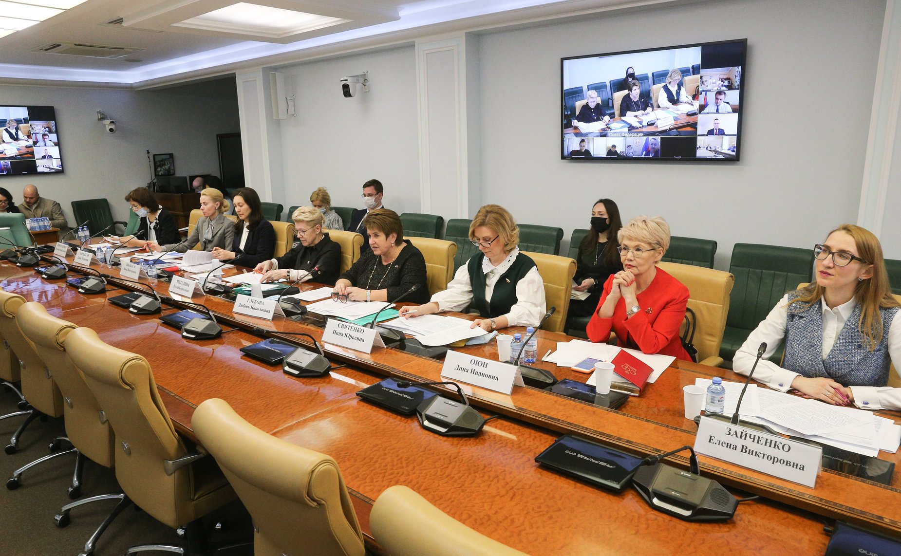 «Круглый стол» Комитета СФ по конституционному законодательству и государственному строительству на тему «Семья и государство: новые конституционные возможности взаимодействия в обеспечении права детей на образование»