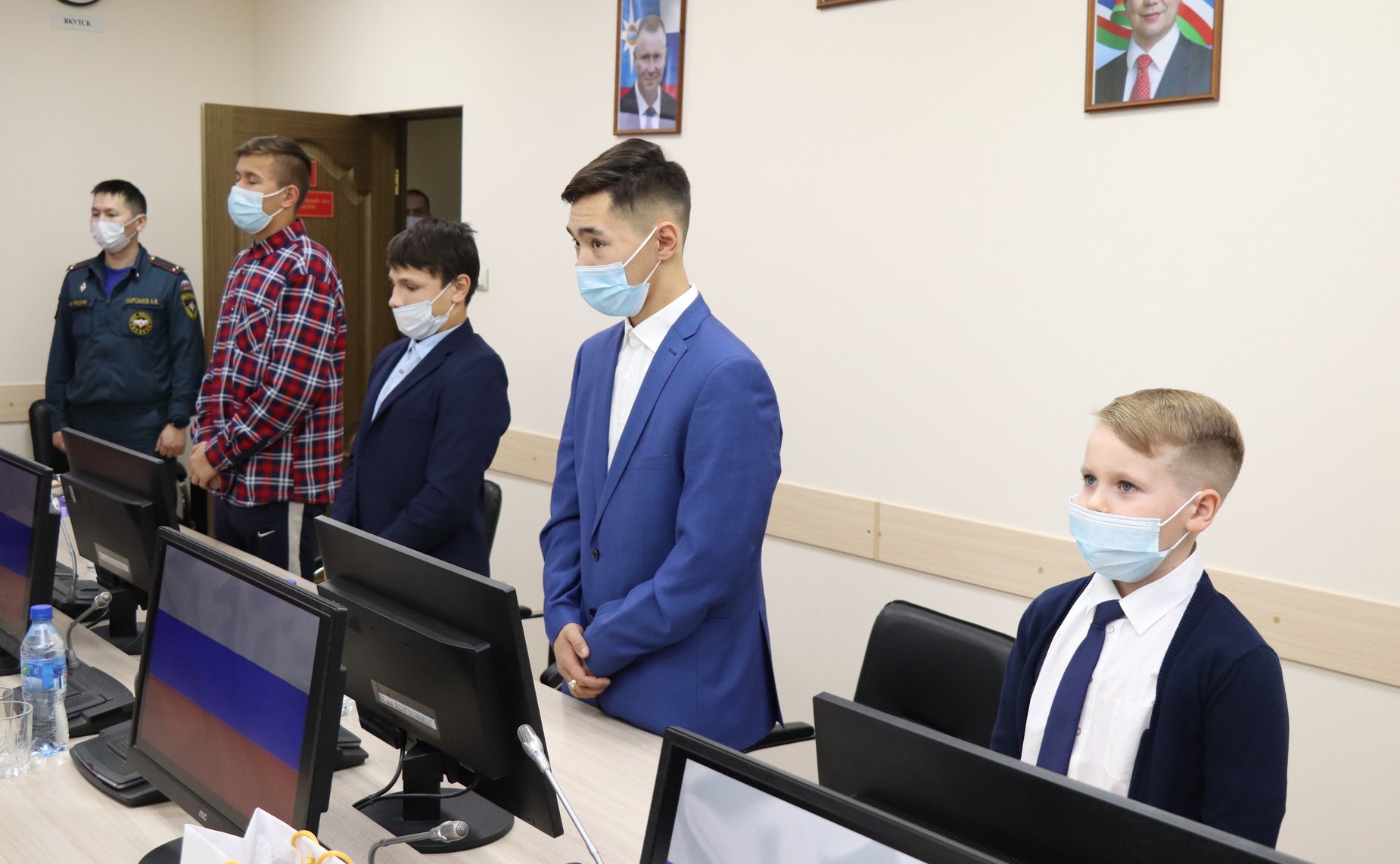 Егор Борисов вручили детям-героям памятные медали Совета Федерации «За проявленное мужество»