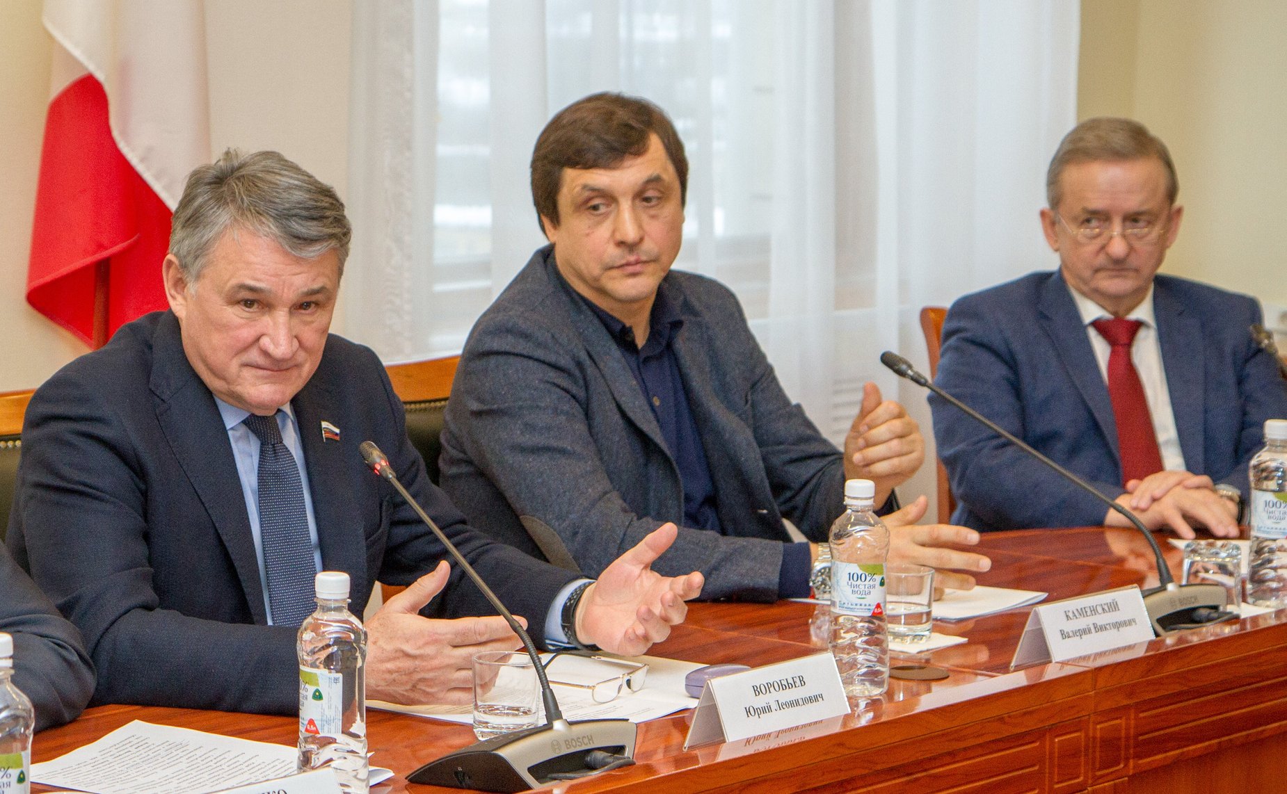 Заседание Дискуссионного клуба при Молодежном парламенте области