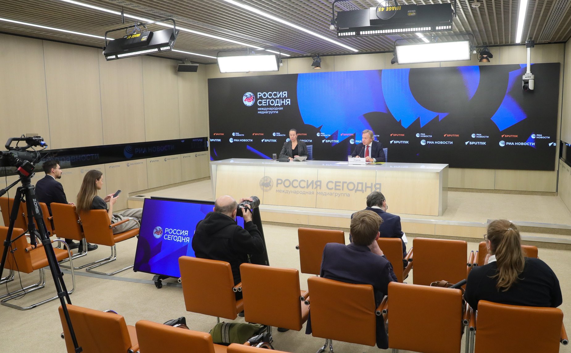 Пресс-конференция председателя Комиссии Совета Федерации по информационной политике и взаимодействию со средствами массовой информации Алексея Пушкова по итогам работы Комиссии в 2025 году