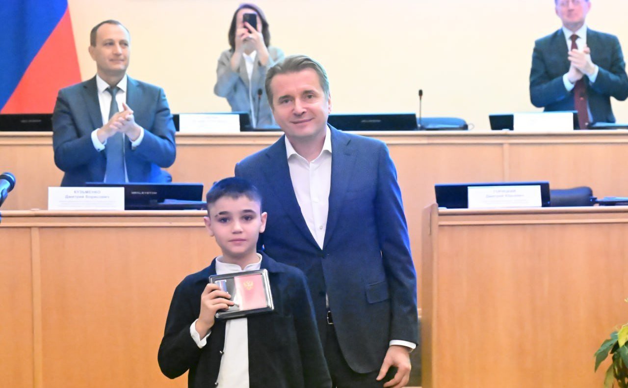 Дмитрий Горицкий вручил Памятные медали Совета Федерации «За проявленное мужество» детям-героям Тюменской области