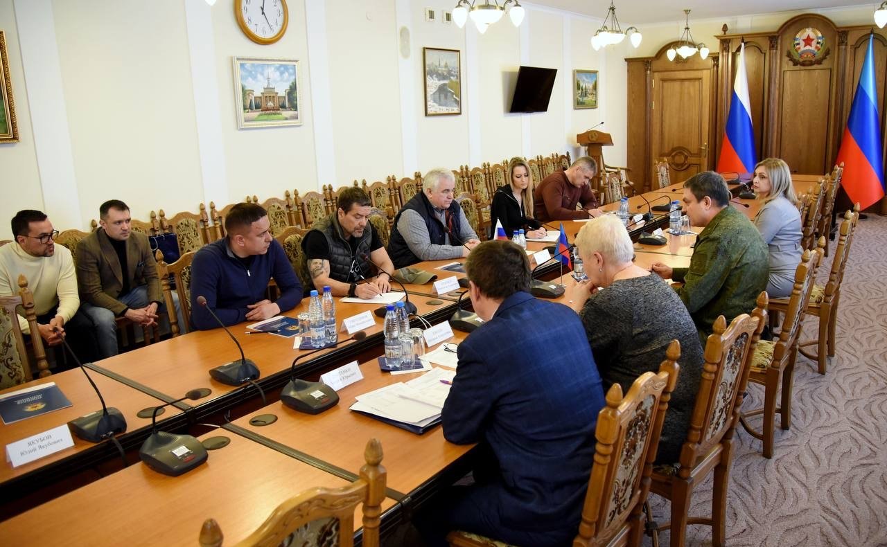 Рабочая встреча Айрата Гибатдинова с главой ЛНР Леонидом Пасечником