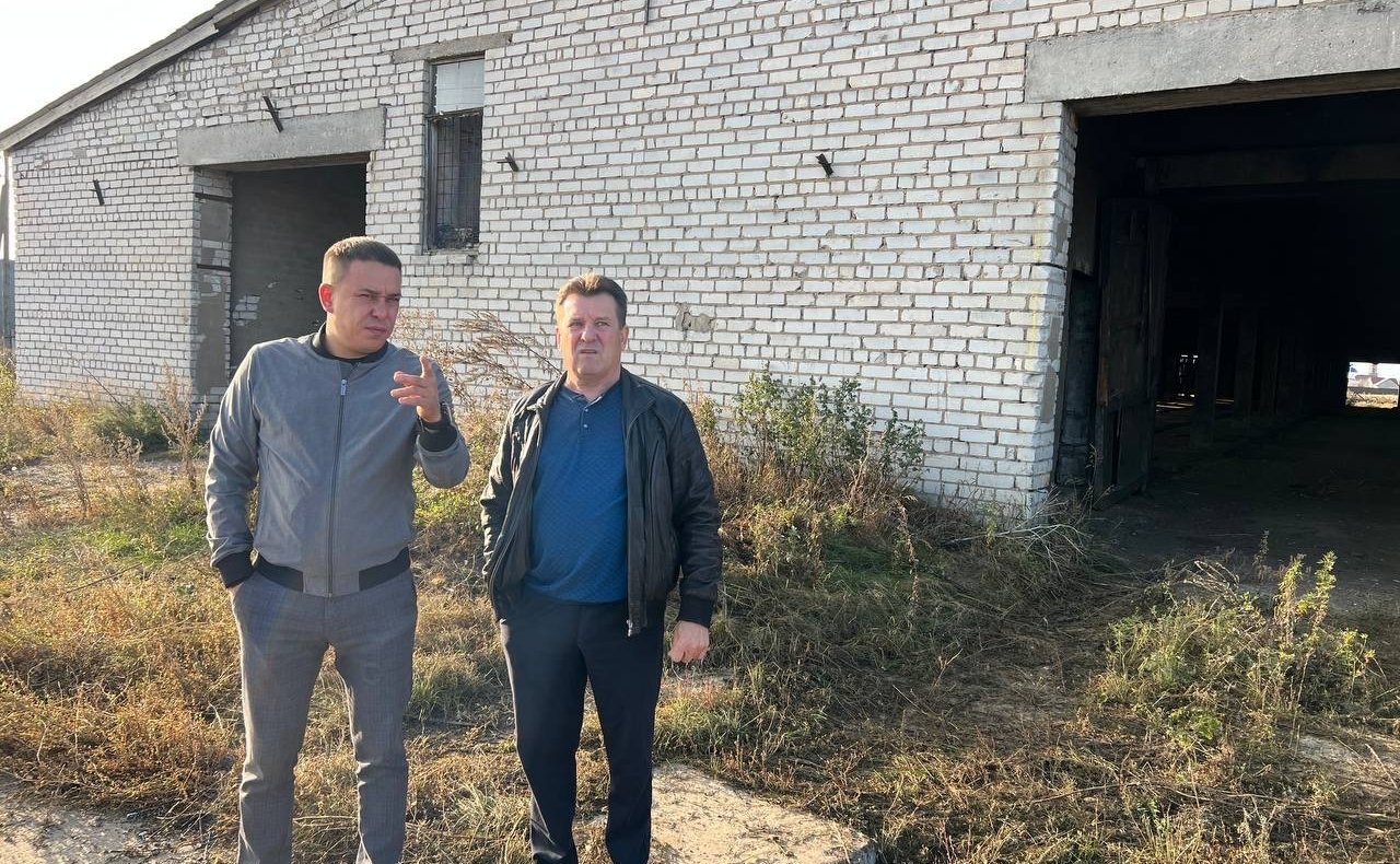 Айрат Гибатдинов в преддверии Дня работника сельского хозяйства и перерабатывающей промышленности посетил ряд агропромышленных предприятий Ульяновской области