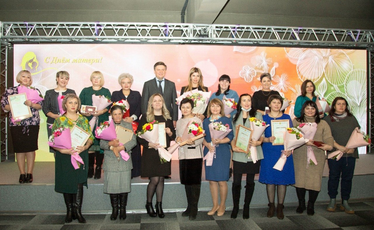 Оксана Хлякина приняла участие в торжественном приёме, посвященному празднованию Дня Матери