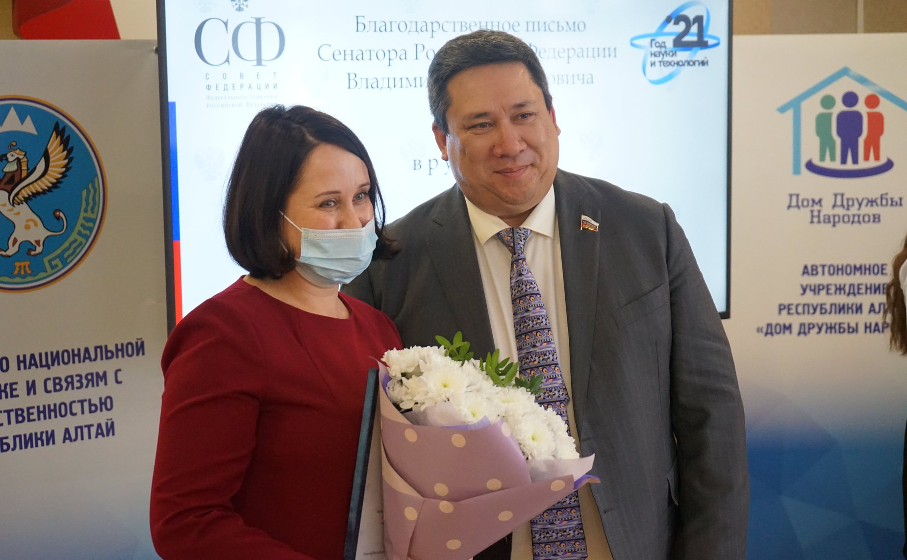 Владимир Полетаев встретился с медицинскими работниками и представителями учительского сообщества