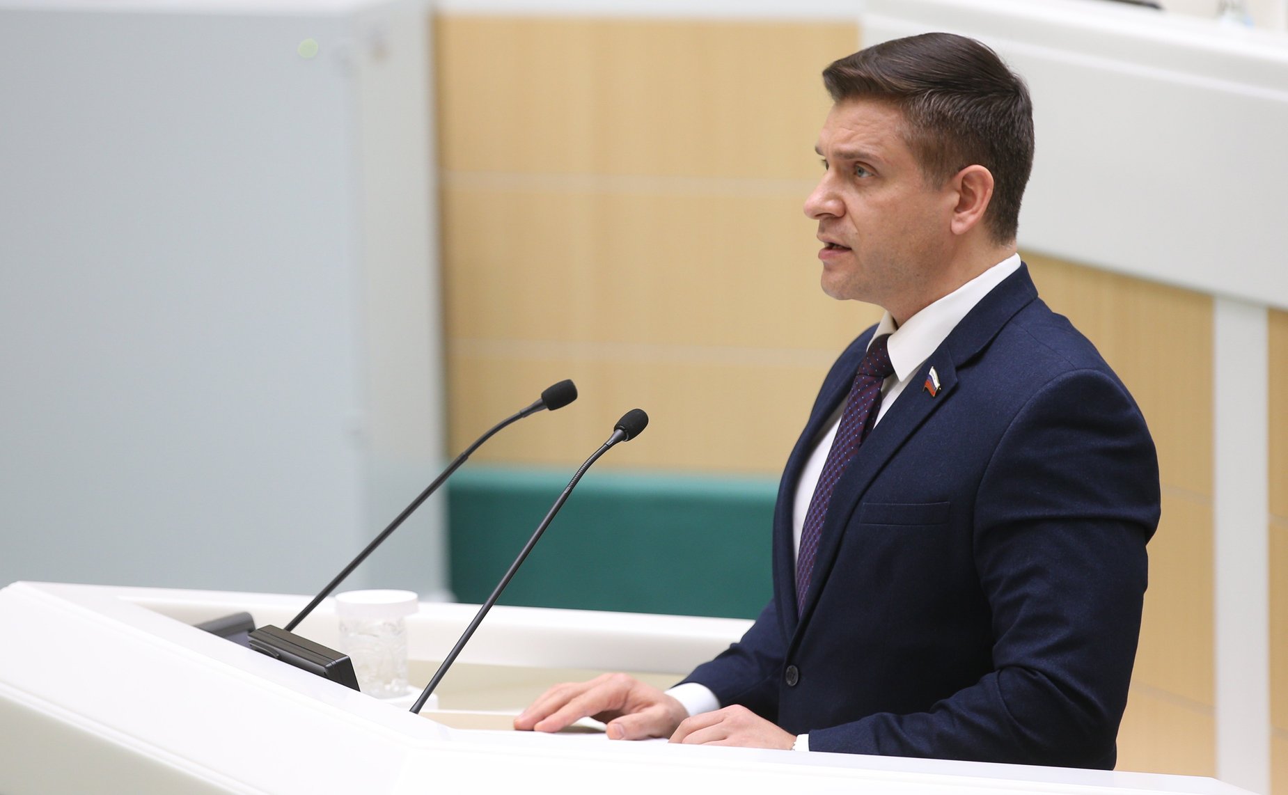 Юрий Архаров