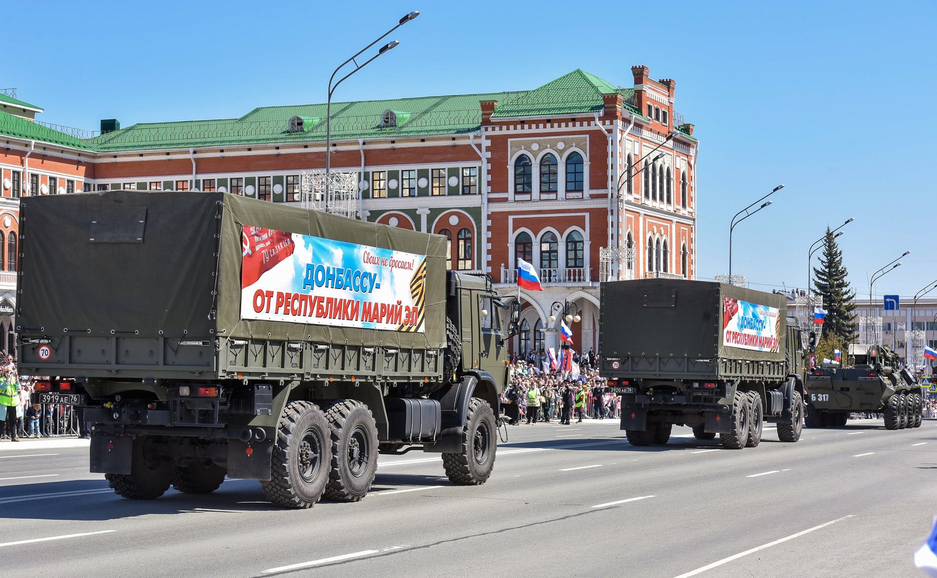 Военный парад в честь Дня Победы, с торжественным прохождением войск Йошкар-Олинского гарнизона и кадетов, проездом механизированной колонны техники ракетной дивизии