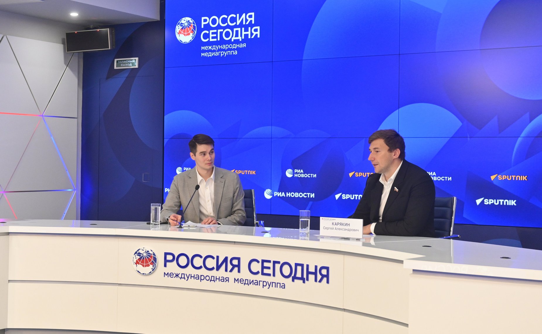 В Пресс-центре «Россия сегодня» состоялась пресс-конференция сенатора РФ, гроссмейстера Сергея Карякина, приуроченная к Международному дню шахмат