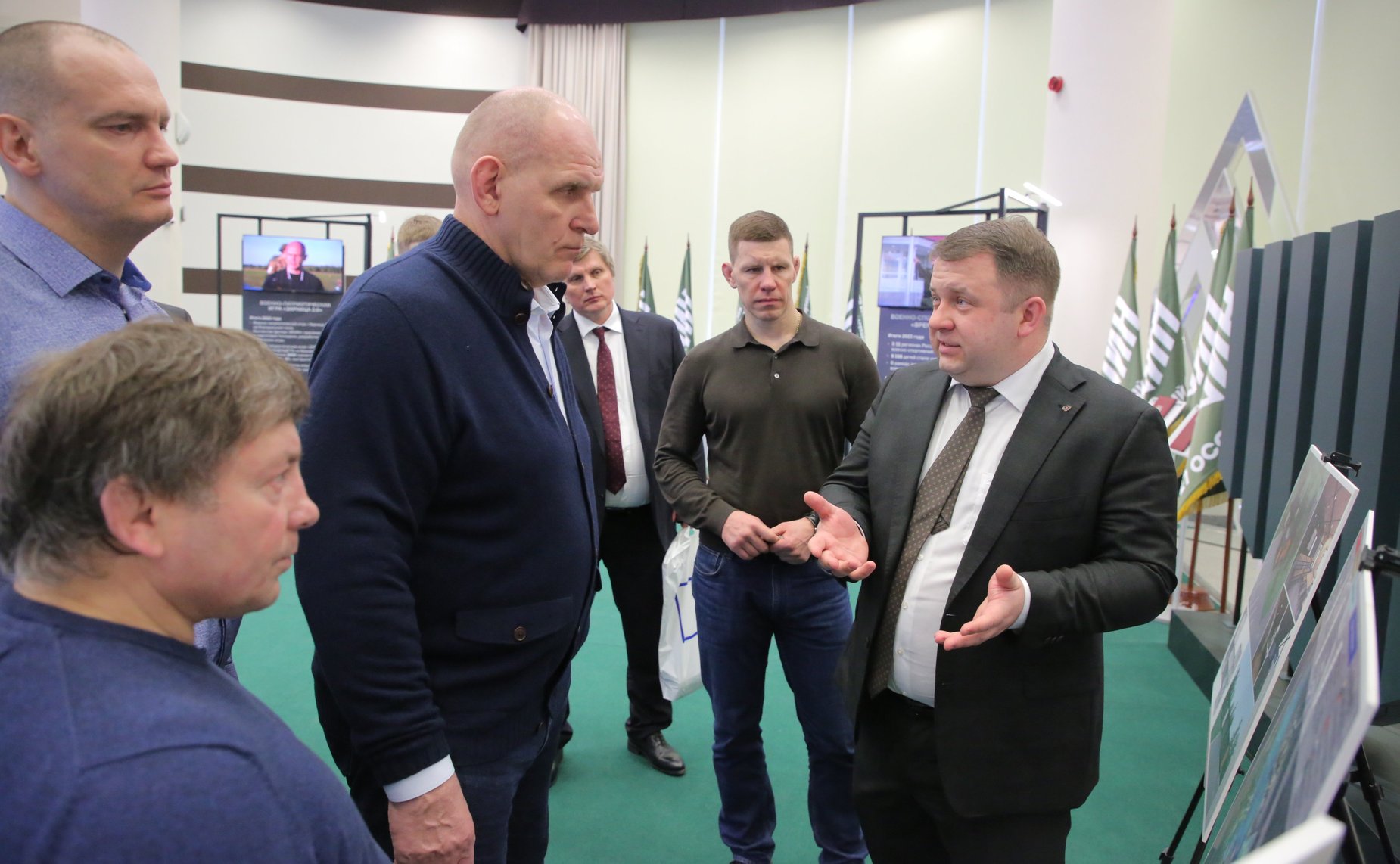 Александр Карелин выступил перед участниками образовательной программы «Наставники специального назначения»