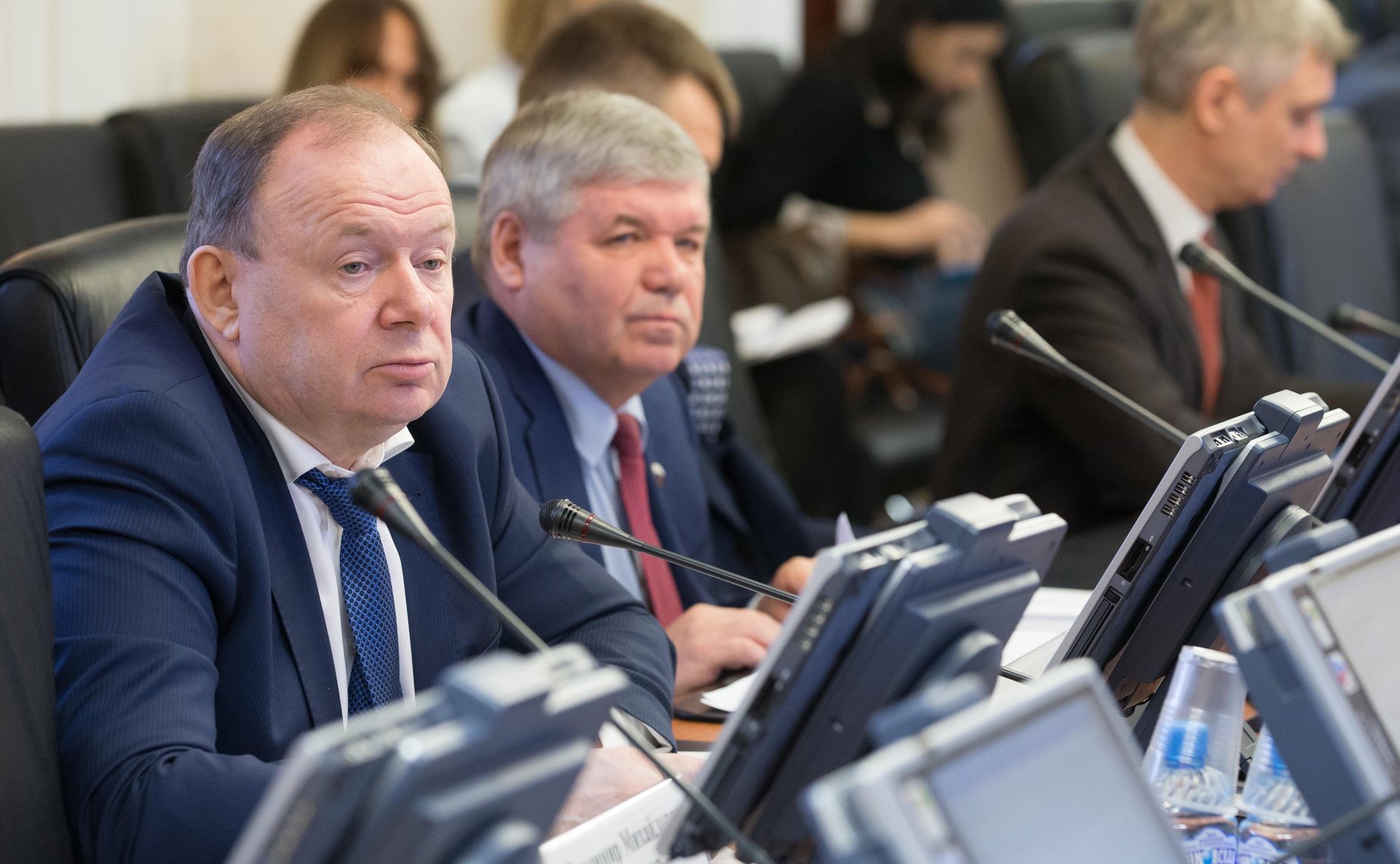 В. Павленко и Ю. Неелов