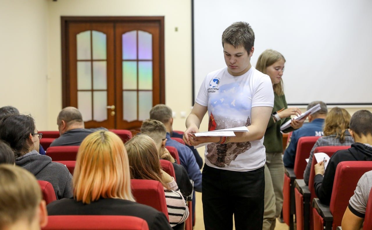 Денис Гусев принял участие во всероссийской патриотической акции «Диктант Победы-2022»