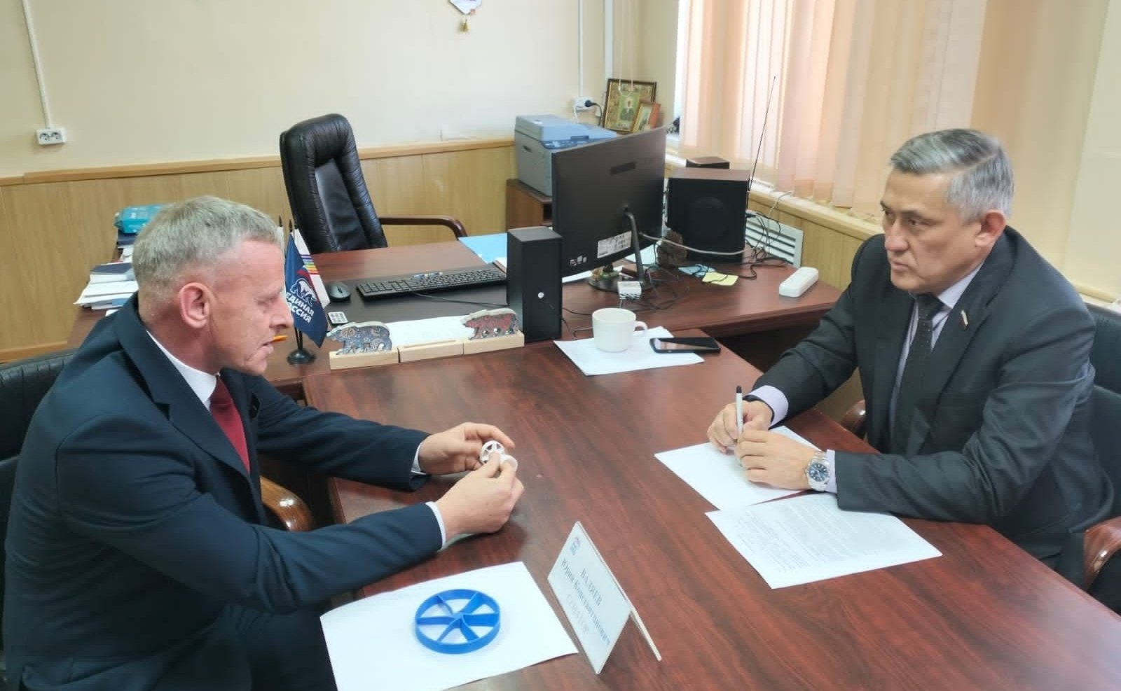 Юрий Валяев встретился в Еврейской автономной области с кадетами из подшефного класса и провел школьный урок мужества