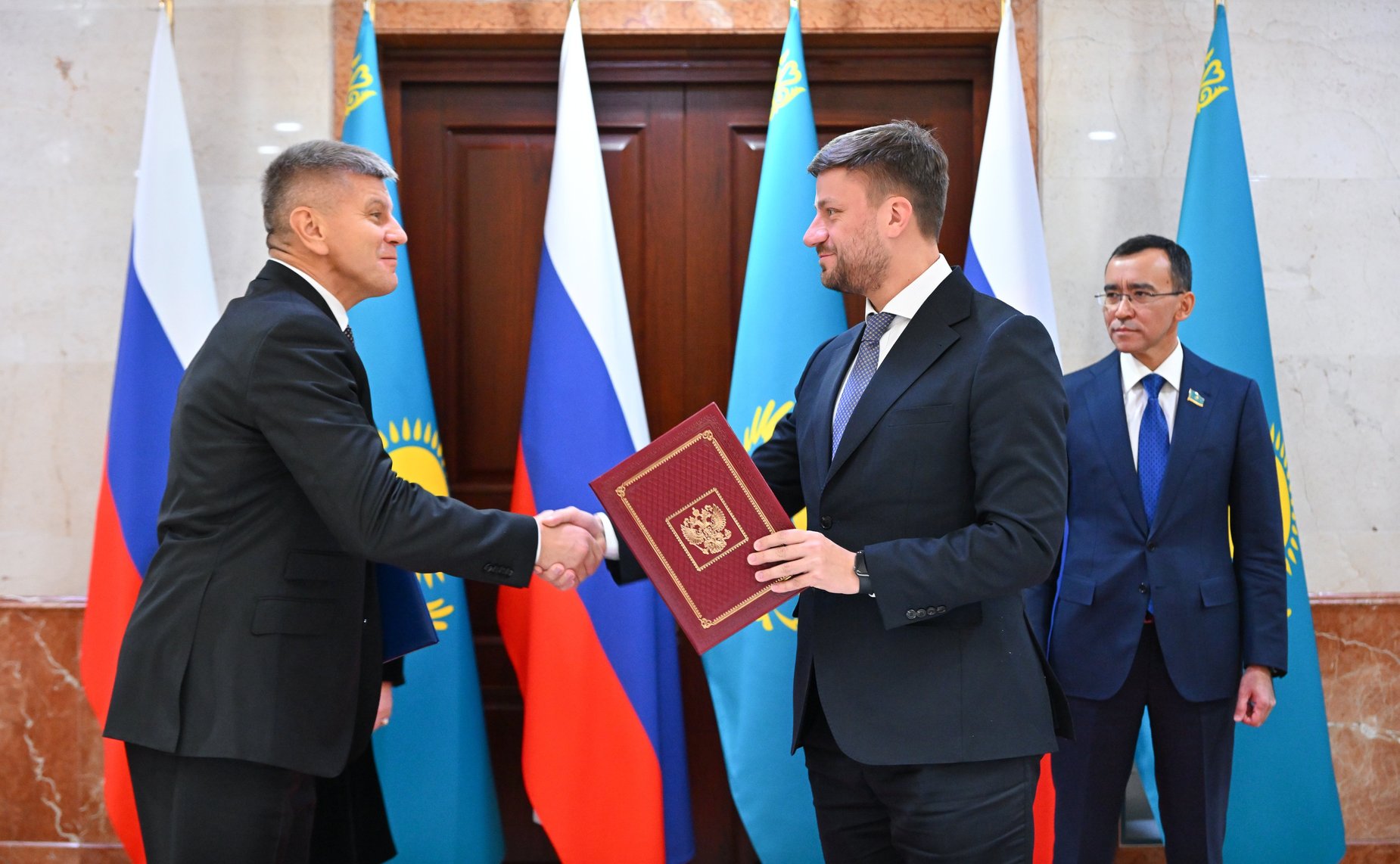 Церемония подписания Плана практических мероприятий («дорожной карты») по развитию межпарламентского сотрудничества между Сенатом Парламента Республики Казахстан и Советом Федерации на 2025–2027 гг