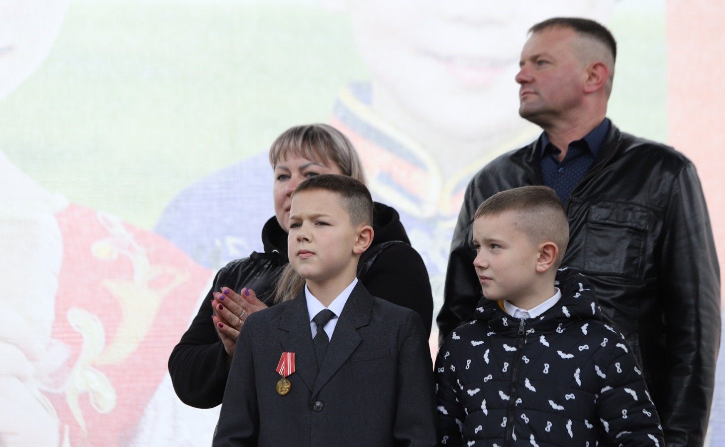 Сергей Горняков и Николай Семисотов приняли участие в церемонии награждения юного героя Глеба Новикова памятной медалью «За проявленное мужество»
