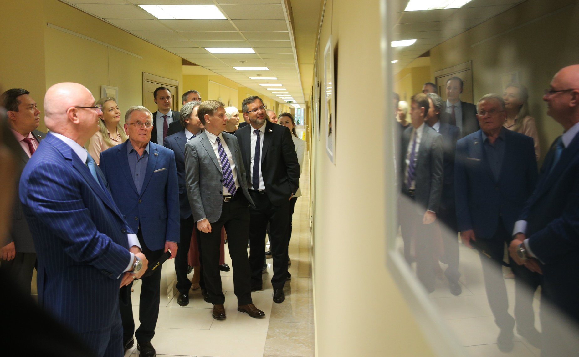 Открытие в СФ фотовыставки фотографа Ю. Инякина «Не очень официальные лица»