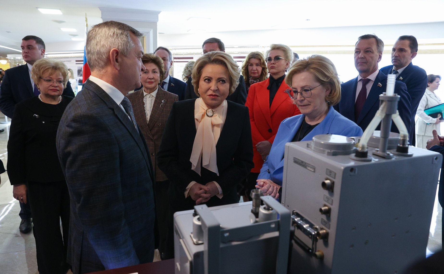 Валентина Матвиенко и Вероника Скворцова открыли выставку «ФМБА России: история, современность и будущее»