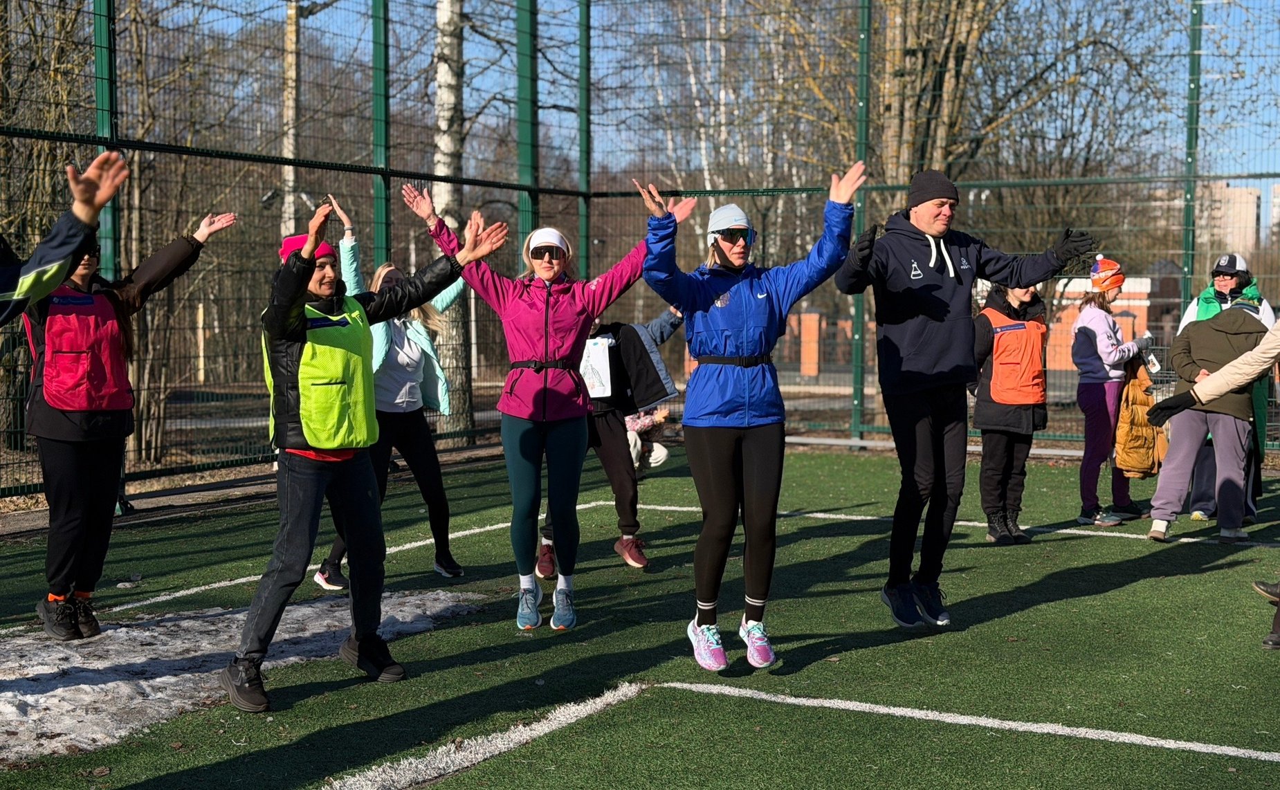Роман Маслов принял участие в утренней зарядке вместе с депутатами и жителями Череповца