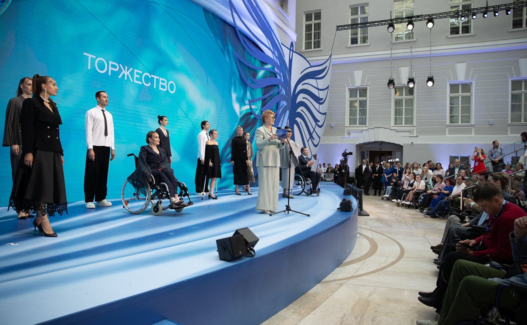 XXVIII Петербургский международный экономический форум (ПМЭФ’25). Показ международного конкурса адаптивной моды «На крыльях»