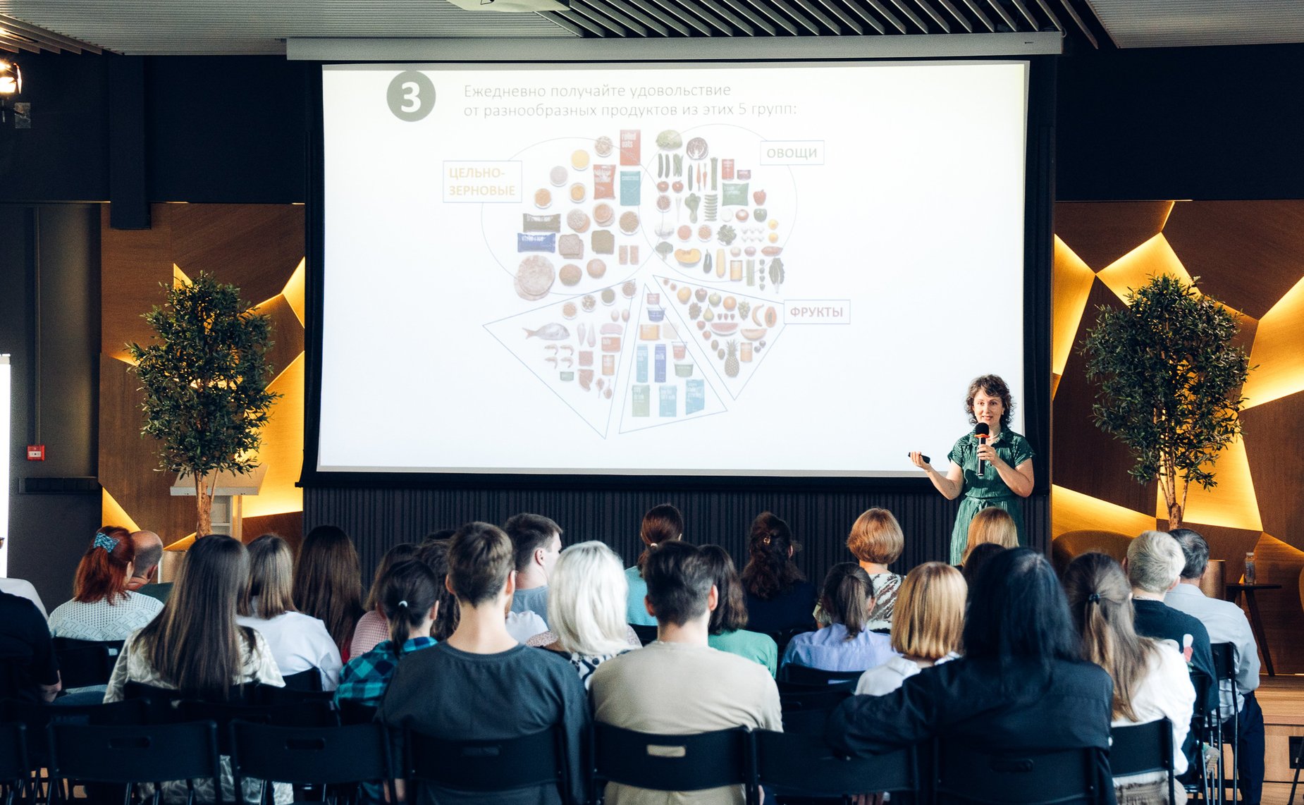 Сенаторы посетили компанию, производящую медоборудование для нейрофизиологии, функциональной диагностики и реабилитации