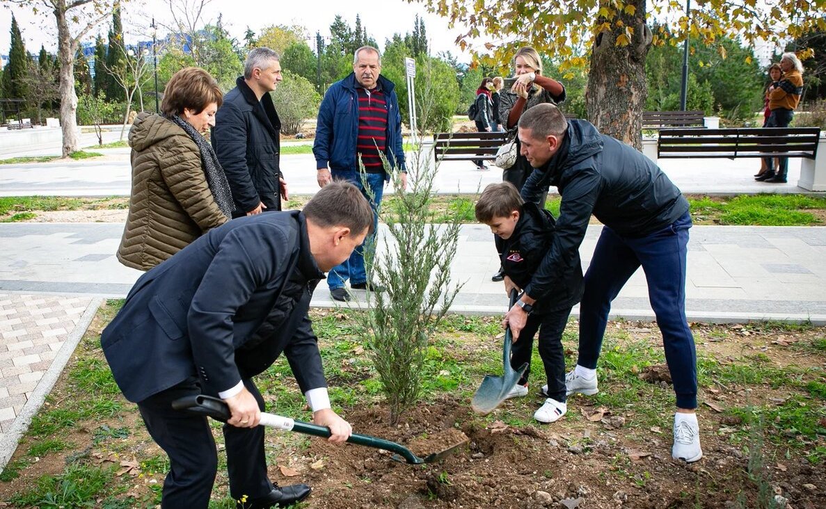 Е. Алтабаева приняла участие в патриотической акции в Севастополе