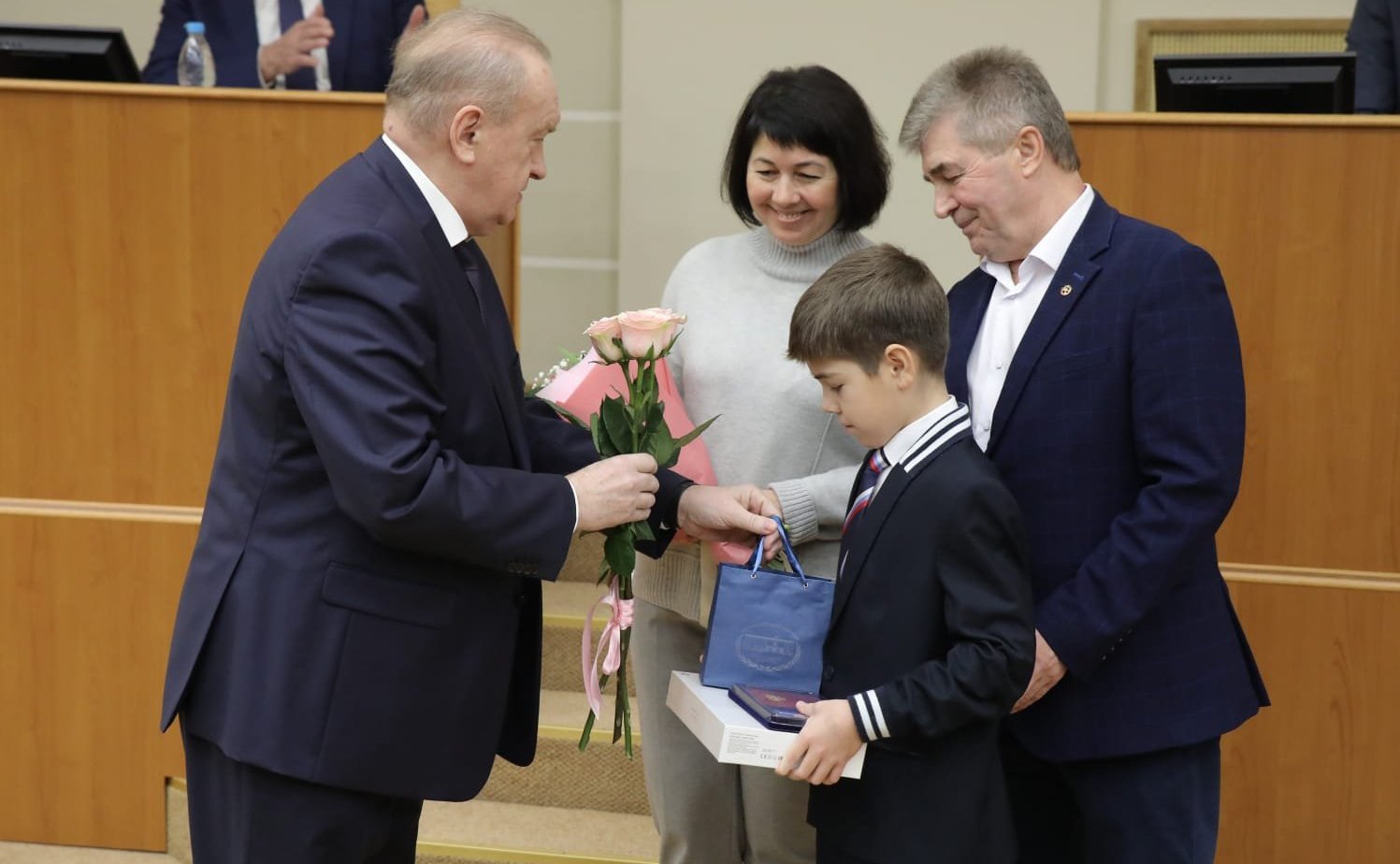 Сергей Рябухин и Айрат Гибатдинов приняли участие в мероприятии по награждению ульяновского школьника медалью Совета Федерации «За проявленное мужество»