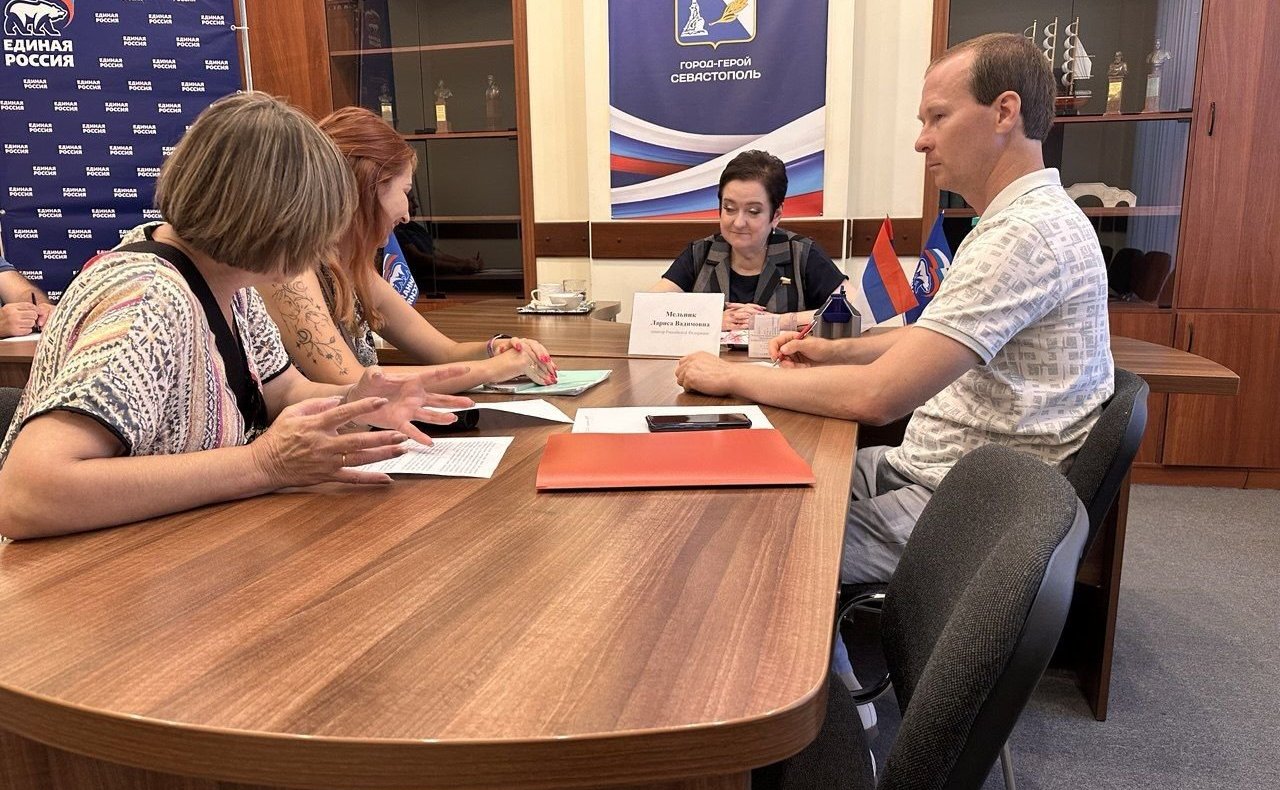 Лариса Мельник провела очередной приём граждан региона