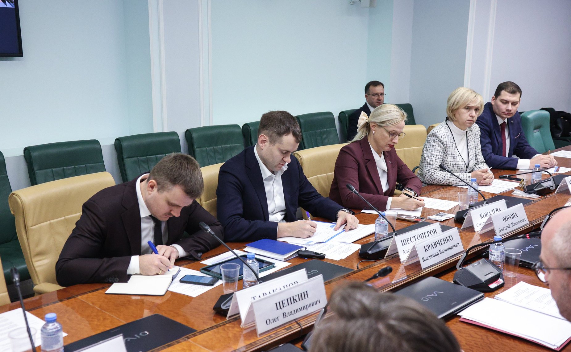 Круглый стол Комитета СФ по экономической политике «Проблемы и перспективы развития малого и среднего предпринимательства в современных условиях»