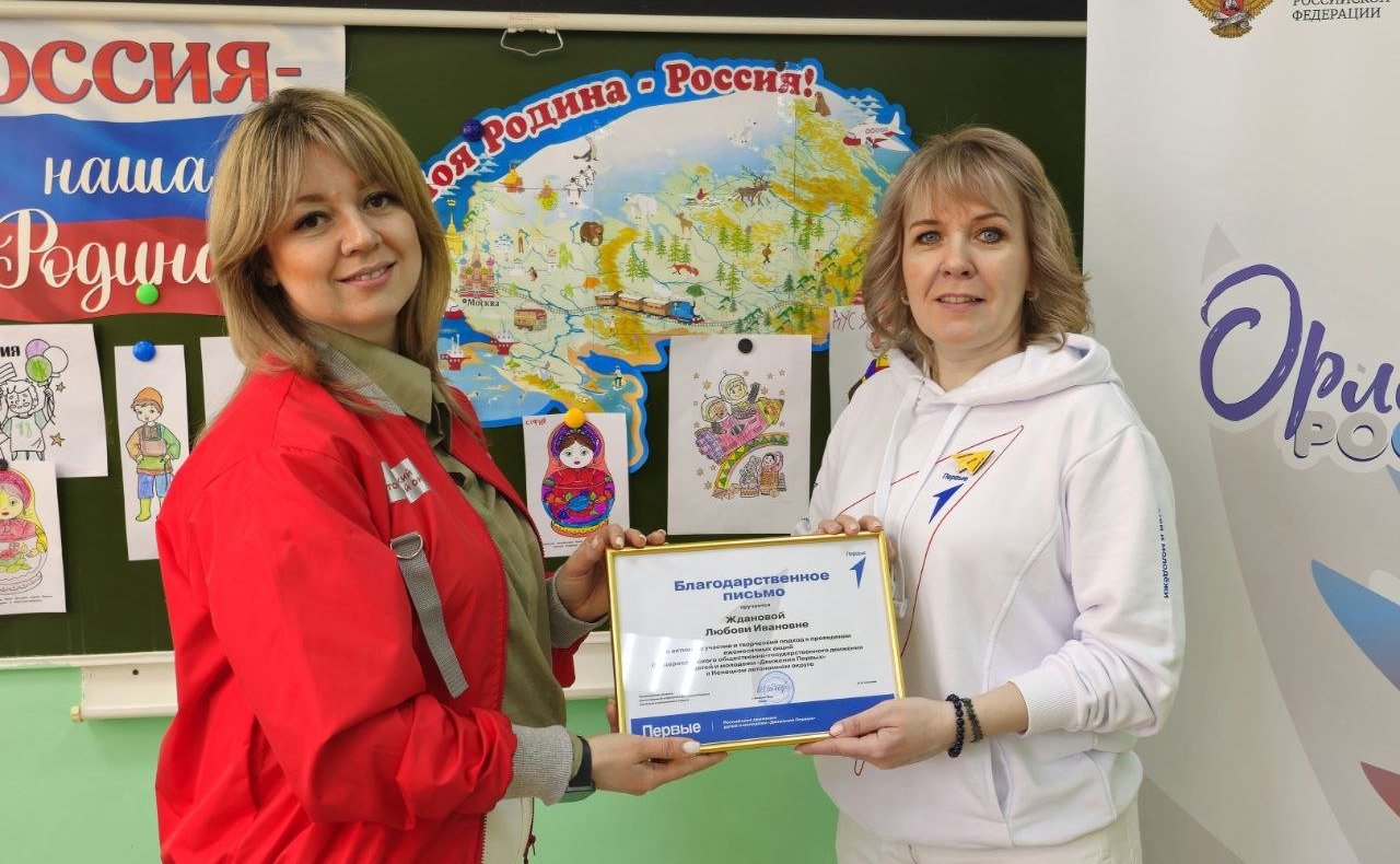 Александр Лутовинов в ходе региональной поездки посетил летнюю площадку «Время Первых» школы посёлка Искателей