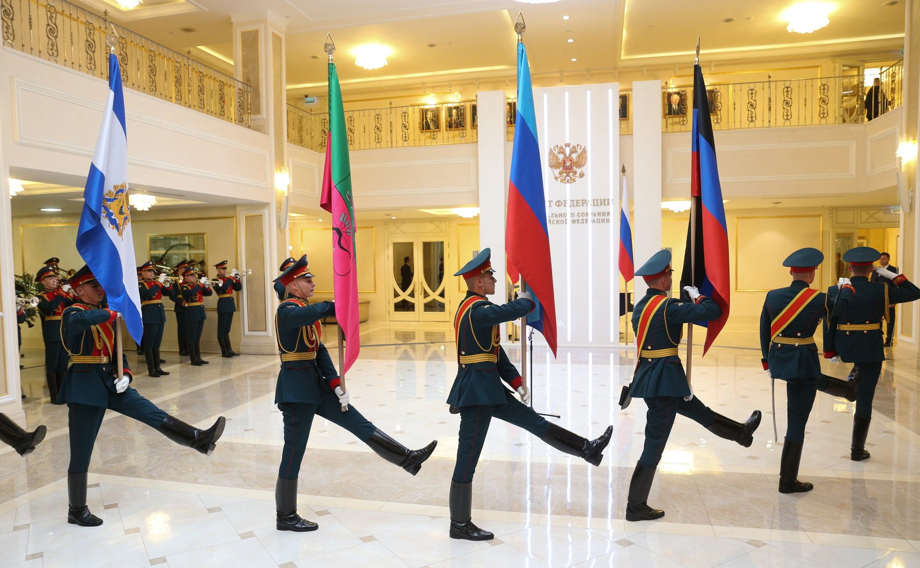 2 ноября 2022 года. Торжественная церемония установки флагов новых субъектов РФ в галерее флагов Совета Федерации