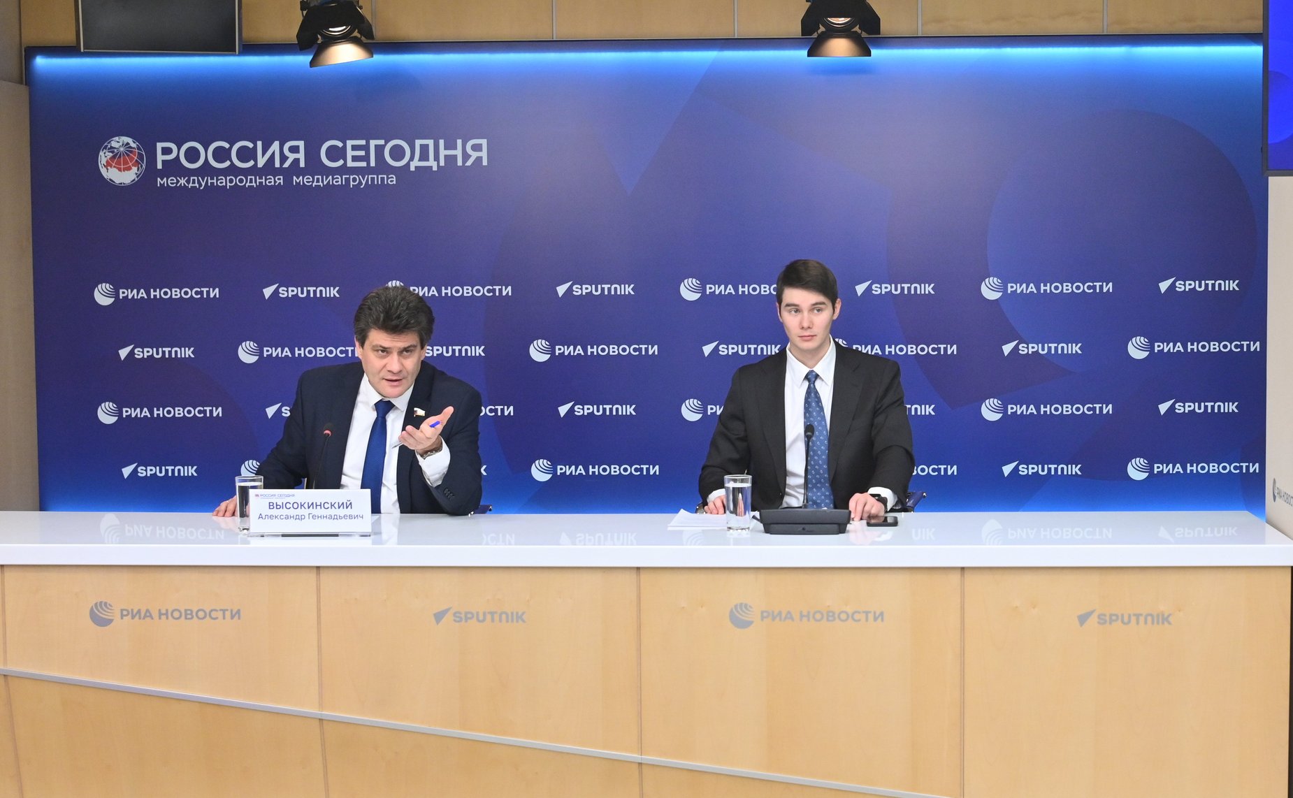 Пресс-конференция заместителя председателя Комитета СФ по федеративному устройству, региональной политике, местному самоуправлению и делам Севера Александра Высокинского, посвященная развитию лифтовой отрасли в России