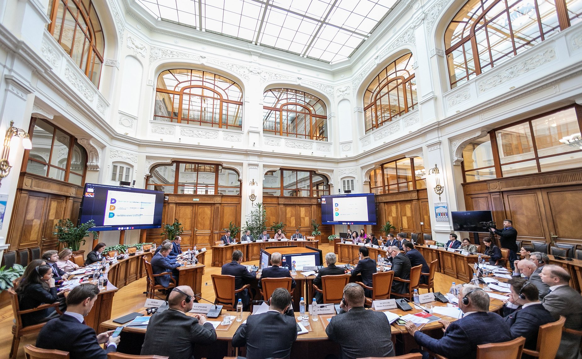 Николай Журавлев провел научно-практическую конференцию на тему «Цифровой рубль и цифровые финансовые активы как объекты гражданского права» (фото Пресс-служба Банка России)