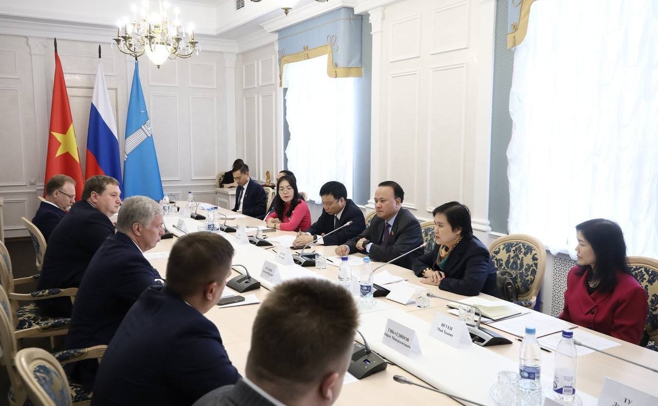 Айрат Гибатдинов совместно с губернатором региона Алексеем Русских провёл встречу с официальной делегацией провинции Нгеан Социалистической Республики Вьетнам