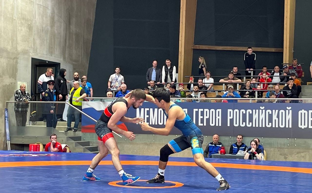 Андрей Шохин принял участие в церемонии открытия соревнований. Памятное событие собрало сослуживцев Героя России, представителей областной власти, силовых ведомств и спортивной общественности, именитых борцов