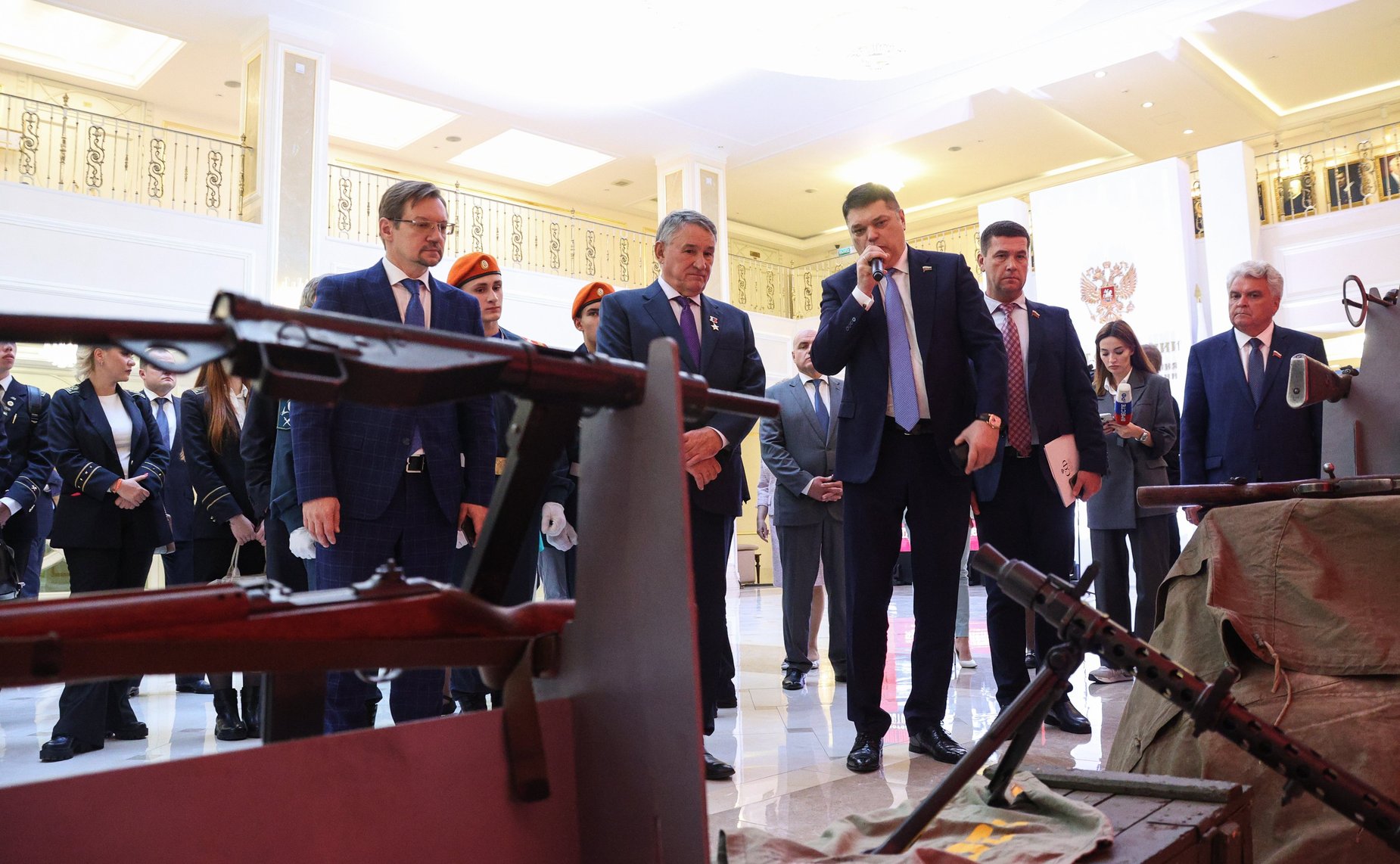 Юрий Воробьев и Дмитрий Василенко открыли в Совете Федерации выставку «Невыученные уроки истории. Связь времен. Пропаганда ненависти»