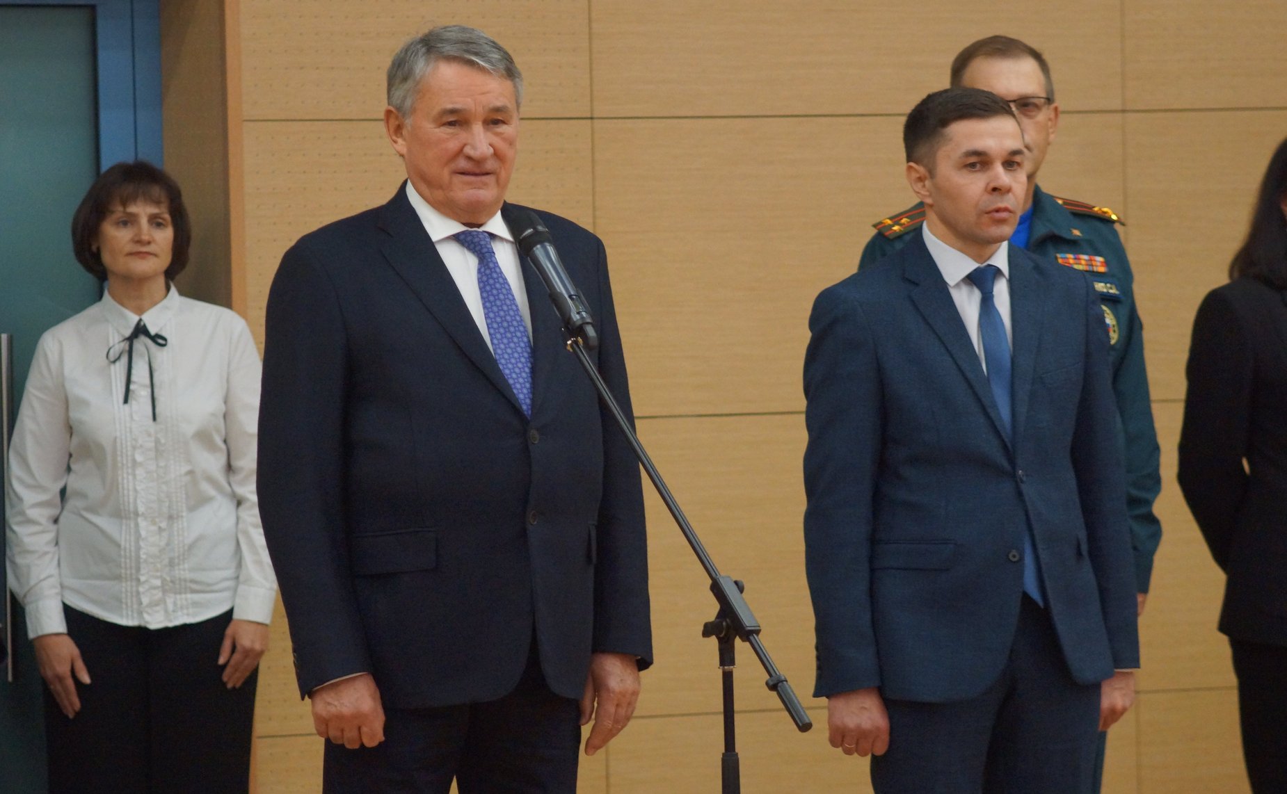 Заместитель Председателя СФ, представитель от законодательного (представительного) органа государственной власти Вологодской области Юрий Воробьев поздравил ребят с принятием в кадеты