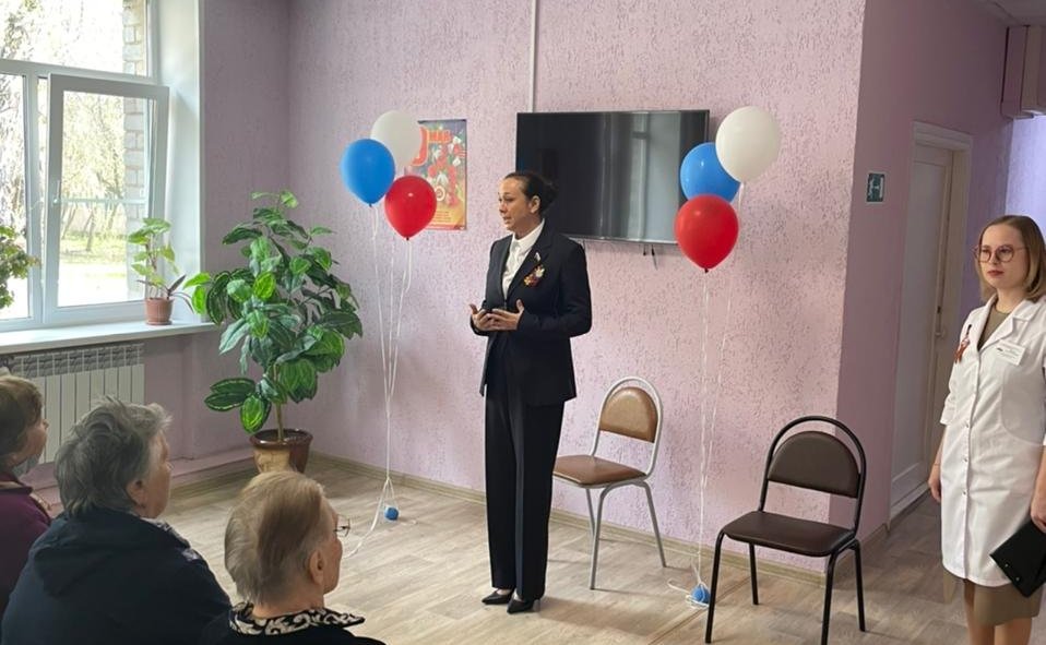 Ирина Петина в канун Дня Победы поздравила ветеранов и тружеников тыла