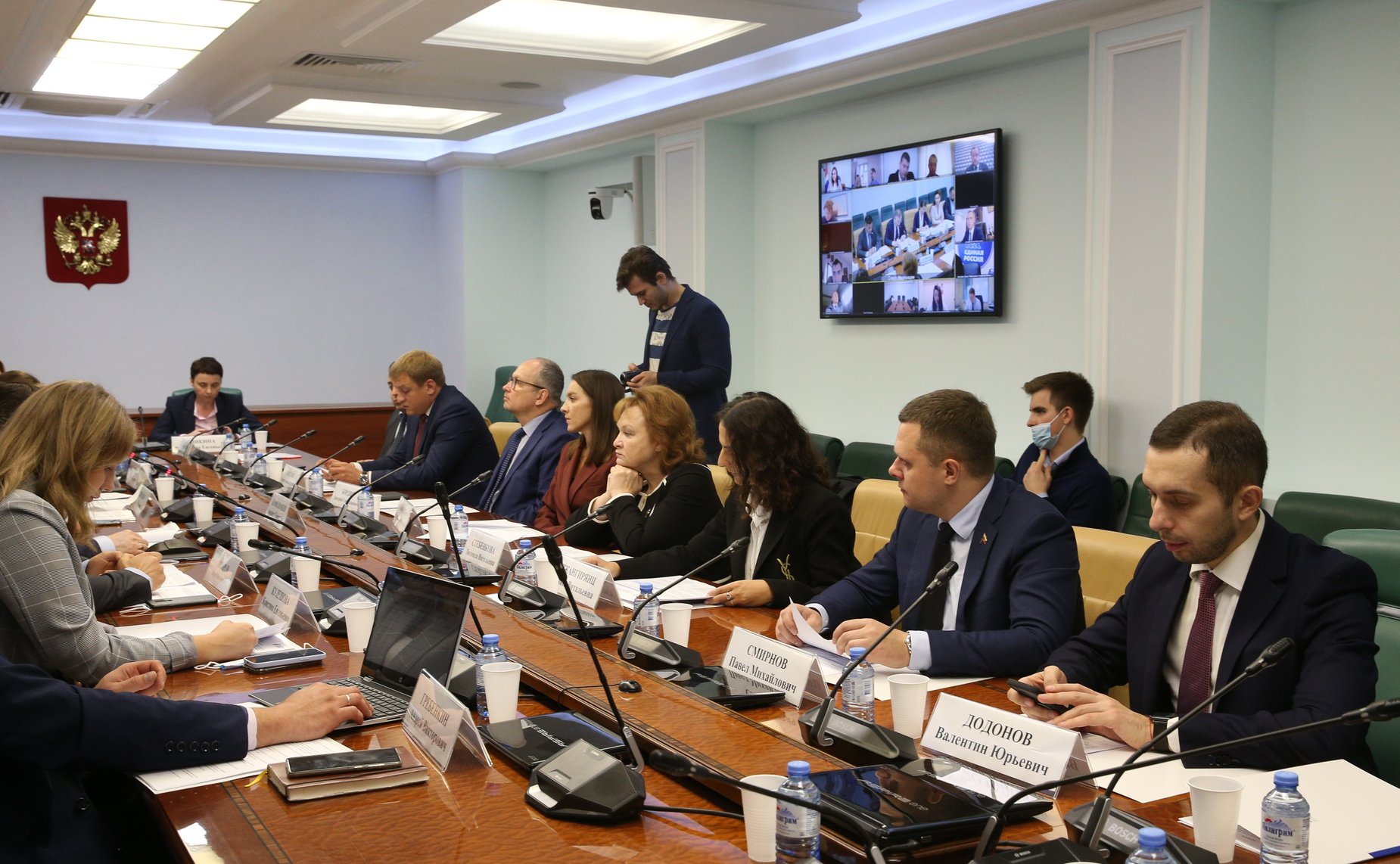 Заседание «круглого стола» с участием членов Палаты молодых законодателей