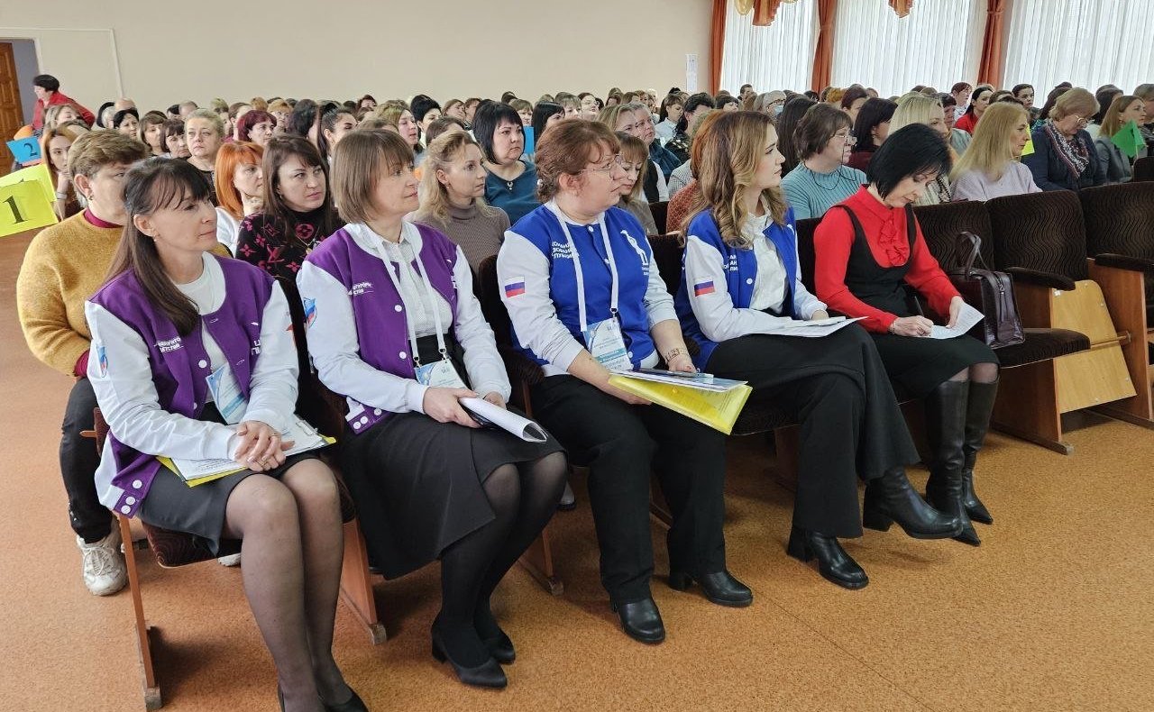 Ольга Бас в ходе поездки в регион приняла участие в панельной дискуссии, организованной министерством образования и науки ЛНР совместно с Луганским педагогическим университетом и Центром развития образования